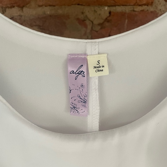 White shift dress - Picture 5 of 5